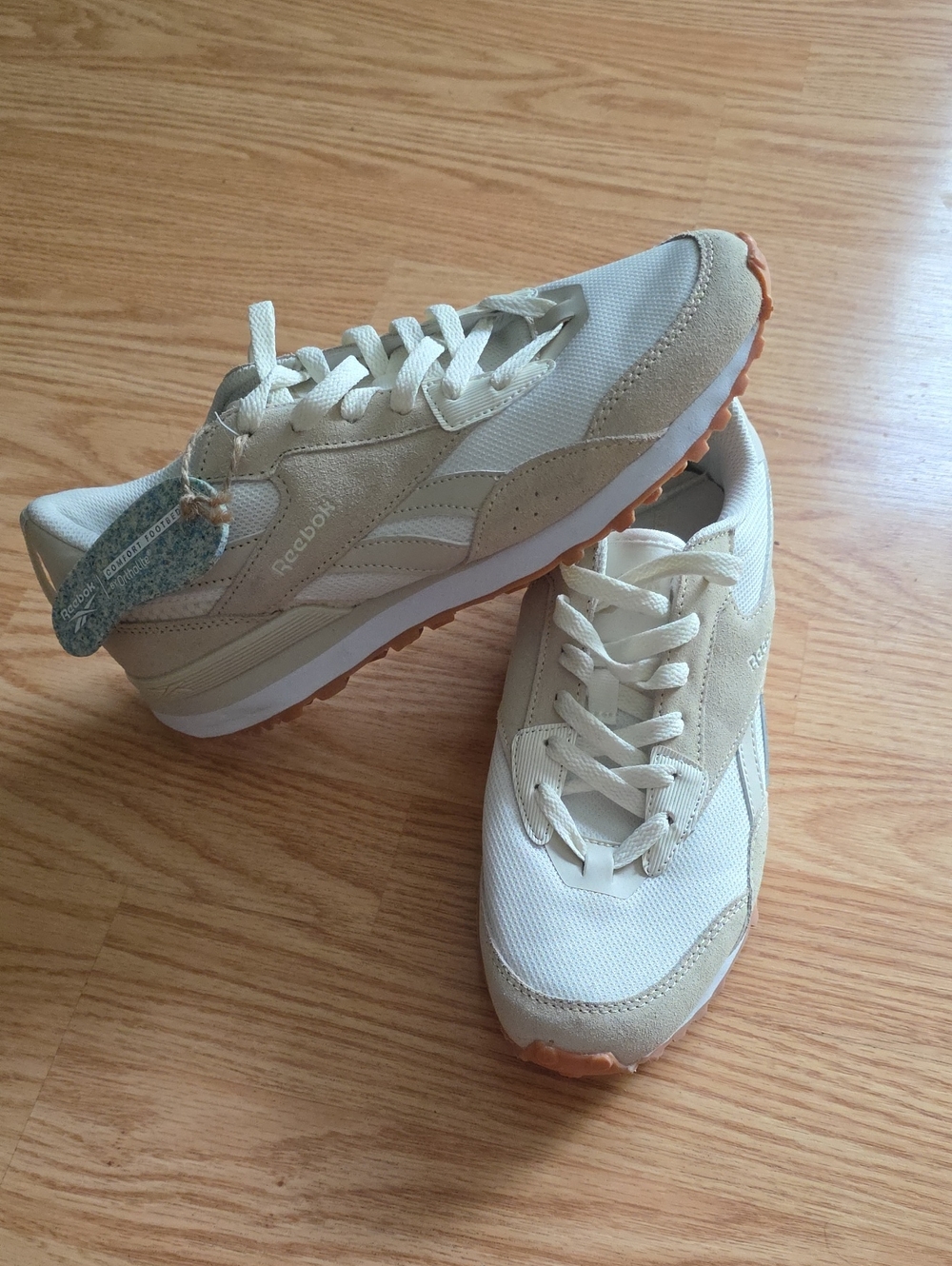 Reebok Women's Neutral Beige and White Athletic Sneakers Size 8.5